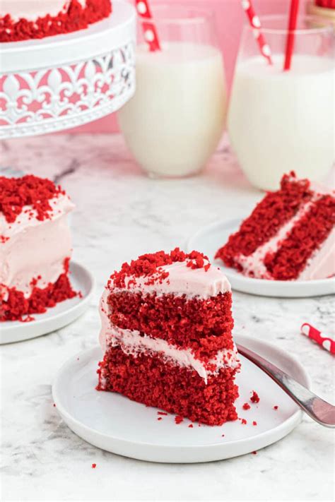 The best red velvet cake recipe with sweet cream cheese frosting. Red Velvet Cake with Raspberry Cream Cheese Frosting - Easy Dessert Recipes