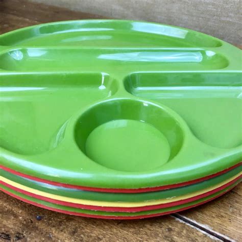 7 Vintage Plastic Divided Stacking Picnic Plates Spot For Corn On The