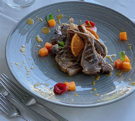 Costolette d'agnello con osso 12 olio extravergine di oliva 100 g timo 3/4 rametti maggiorana 3/4 rametti peperoncino fresco mezzo semi di finocchietto 1 cucchiaio. Ricette dello Chef: Costolette di Agnello marinate all ...