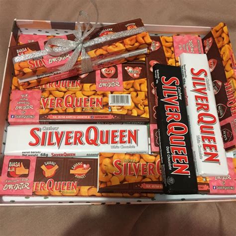 Bukan sekadar coklat biasa, silverqueen populer lewat coklatnya yang dipadukan dengan kacang silverqueen menawarkan beragam jenis produk olahan cokelat, mulai dari silverqueen bar fruit. Paling Keren 25+ Gambar Coklat Silverqueen Besar