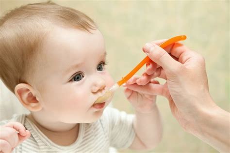Ketiga buah tersebut membantu melunakkan feses sehingga mudah dikeluarkan tubuh bayi. 7 Cara Membuat Bubur Bayi agar Kandungan Gizinya Tak Berkurang