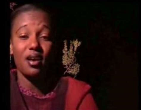 Mata tsirara sukayiwa kansu lokacin da suke fada. Hausa Actress, Maryam Hiyana, Puts To Bed