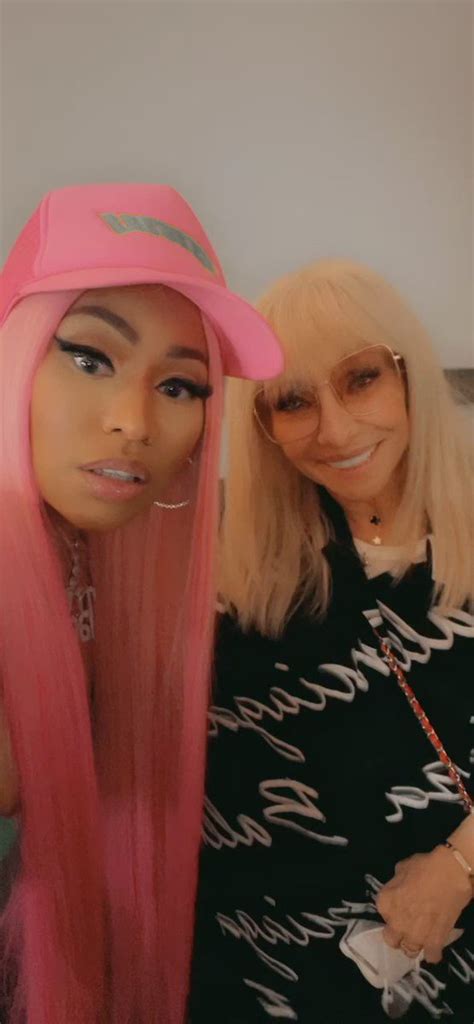 The Female Rap Room On Twitter Nickiminaj Shares Cute Interaction With Drakes Mom In New