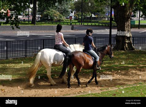 Horse Riders Hyde Park London England Uk Stock Photo Alamy