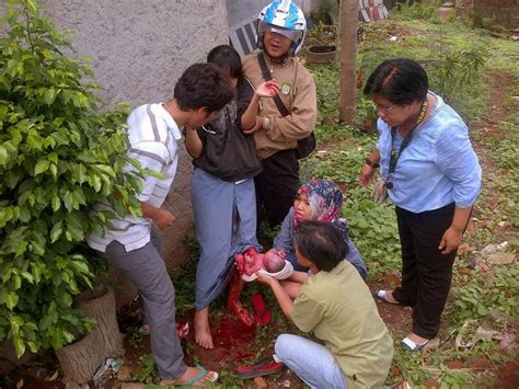 Siswi Smk Di Tangerang Melahirkan Di Kebun Masih Pakai Seragam Sekolah