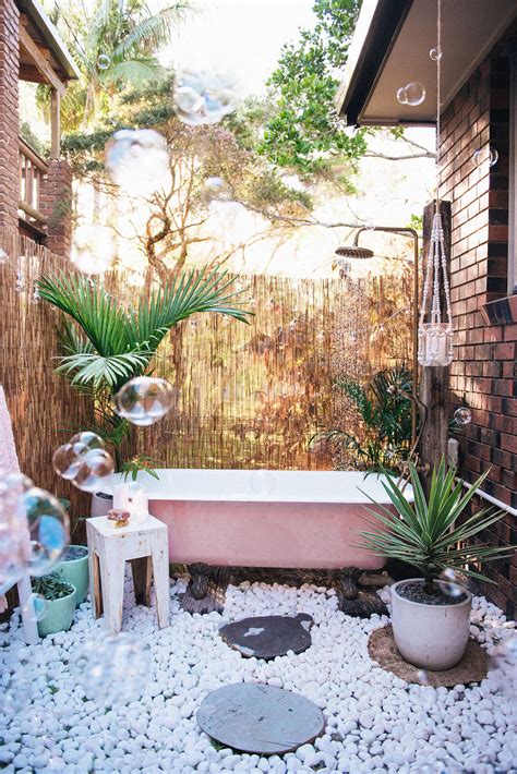 To start with, a garden bathtub is much wider and deeper than in addition to it's robust size, the overall wide design also limits much of an option to affix a shower garden tubs are an excellent way to relax and unwind, giving you the comfort of a hot tub in your. 50 Stunning Outdoor Shower Spaces That Take You To Urban ...