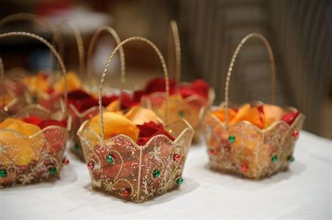 Examples of traditional wedding gift. 67 best images about gift wrap ideas on Pinterest | Dubai ...