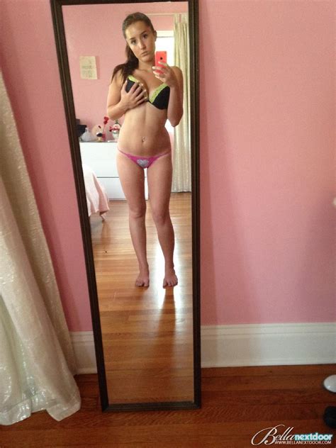 Brunette Hottie Ariana Cruz Takes Selfies Of Her Nude Body On The