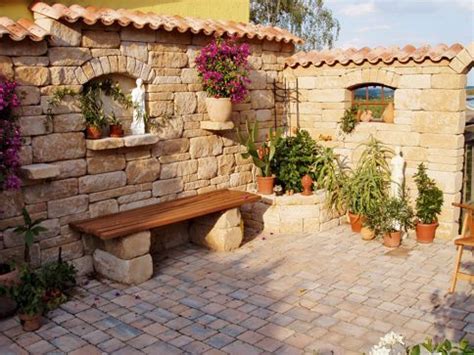Eine steinerne kleine ruine hat schon etwas besonderes! mediterrane terrasse gestalten - Google-Suche | Steinmauer ...