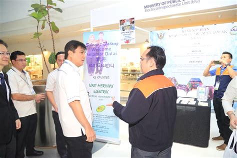V membimbing dan membantu ramai pengusaha walit ke arah memiliki rumah burung walit yang berjaya. Sarawak Energy Holds Bumiputera Contractors Outreach ...