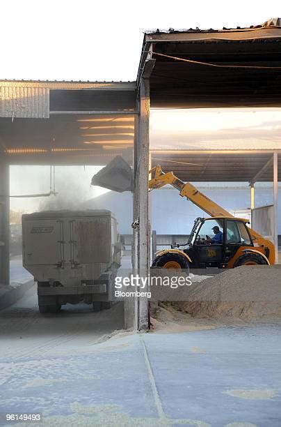 Feedlot Truck Photos And Premium High Res Pictures Getty Images