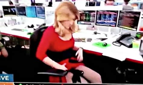 Tv Reporter Left Red Faced When Camera Catches Her In Awkward Position Life Life Style