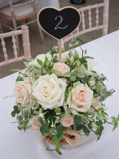 See more ideas about flower window, flower pots, flower boxes. Flowerpot table display with chalkboard number | Pastel ...