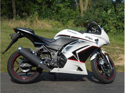 Claimed horsepower was 32.99 hp (24.6 kw) @ 11000 rpm. 2011 Kawasaki Ninja 250R Sportbike for sale on 2040-motos