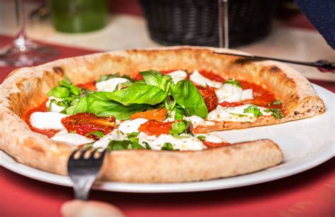 'a puteca a firenze porta avanti la storia e la bontà della pizza napoletana, con ingredienti selezionati e di origine campana. Pizzerie all'aperto a Verona: ecco le migliori - Gambero Rosso