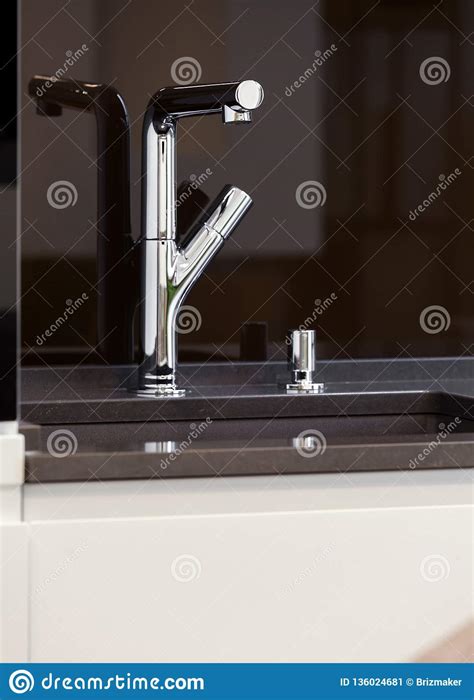 Скачать tap the black tile bollywood v1.3 apk. Steel Water Tap Against Black Tile Wall Stock Image ...