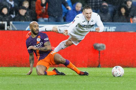 Han spiller hovedsageligt som forsvarer for swansea i championship. Connor Roberts | My favourite game | Swansea