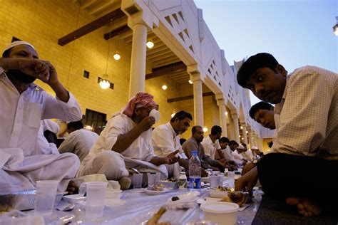 Muslims Observe First Day Of Ramadan Al Arabiya English