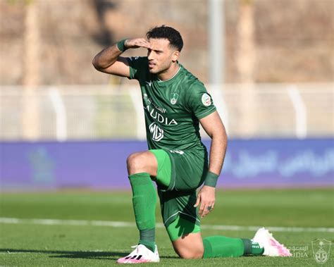 عمر السومة يهدر انفراد امام مرمي النصر بطريقة لا تصدق. عمر السومة يغادر الأهلي وينضم لـ الهلال في هذا الموعد ...