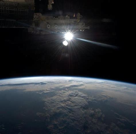 Sun from the International Space Station Photo taken by Col Chris Hatfield Земля