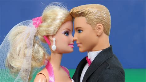 Barbie And Ken S Wedding Party Famous Guests Kisses Doovi