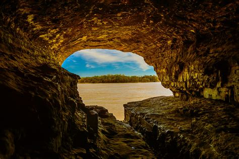 Cave In Rock Illinois A Natural Wonder With A Dark Past Unusual Places