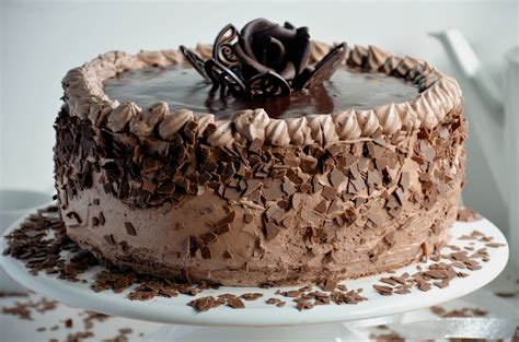 Pyszny tort czekoladowy z kremem śmietanowo serowym Kulinarne pyszności Molki