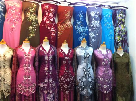 Kain lace di pasar baru bandung. الملابس التقليدية الأندونيسية | اندونيسيا