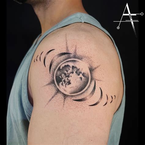 Details 83+ moon tattoos on shoulder best - in.eteachers