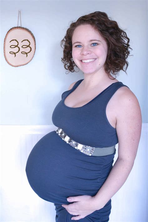 33 Weeks Pregnant With Twins Belly Pictures Pregnantbelly