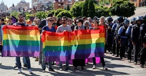 Безпечні акції ЛГБТ напади на журналістів заборгованість медикам