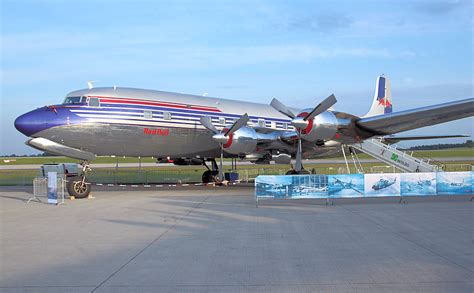 It shows all personal information about the players, including age, nationality, contract duration and current market value. Douglas DC-6 B: Flugzeug der Flying Bulls von der Firma ...