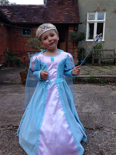 There are plenty of different and original clothes to choose, but that's not the only thing: 15+ Kids Who Wore Gender-Defying Halloween Costumes ...