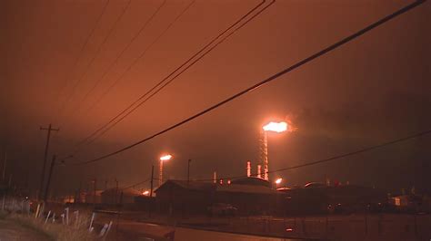 Power Outage In Texas City Leaves Nearly 20 000 Customers In The Dark Forces Plants To Flare