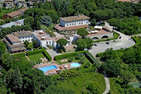 Vous pourrez profiter de la grande plage dorée de la costa de la luz à quelques minutes à pied. Hotel Garden, Siena - Prezzi aggiornati per il 2019