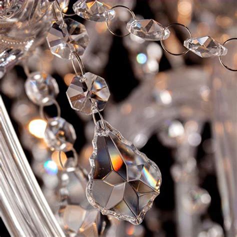 Lustres design et suspensions cuisine proposent quant à eux, une allure plus aérienne grâce à un fil ou une tige qui permet de descendre le flux lumineux vers une table ou un espace de travail. Lustre en cristal transparent suspension européenne pour ...