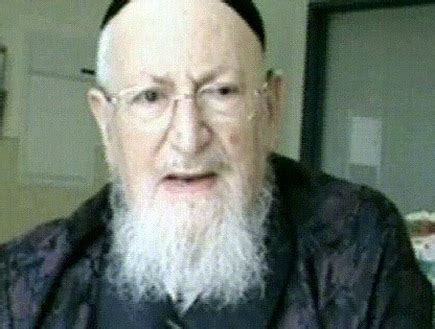כל ספרי הרב מרדכי אליהו במחירי ההוצאה לאור! N12 - עצרת תפילה לשלום הרב אליהו