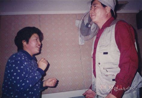 그 댓글에서는 처음에 ㄴㅁㄴㅁ라는 원래 용어를 그대로 쓰지 않았고 'ㅇㅂ에서 쓰는 단어 중에서도 노무현 대통령 고인모독하는 단어'라고 표현함. 노래방 막춤 추는 노무현 전 대통령 사진 화제 - 조선닷컴 - 정치
