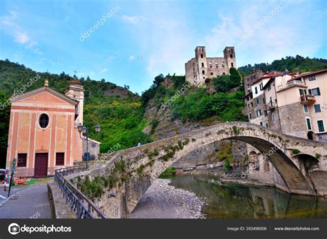Borgo Ligure Dolceacqua Imperia Italia Foto Stock Foto Immagini Maudanros