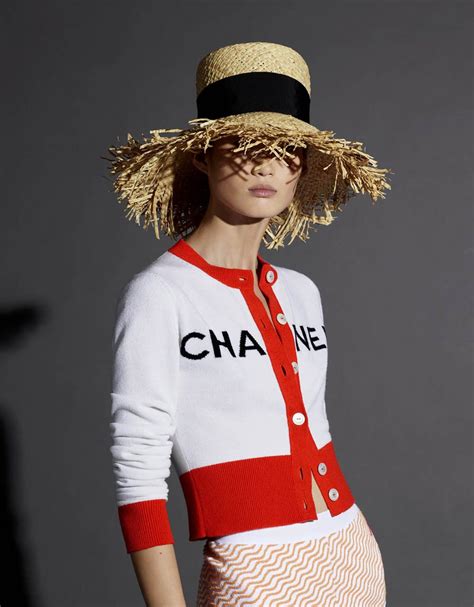 Modi, sensing how much the after a host at the hindi news channel abp questioned the results of one of the prime minister's initiatives to help. Campagne Chanel Printemps/Été 2019 | Chanel, Idées de mode ...