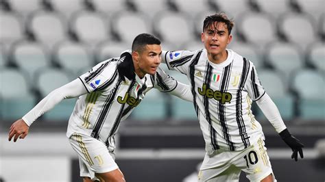 Nicolo barella schickt auf rechts domenico berardi in den strafraum. Serie A: Juventus Turin gewinnt deutlich gegen Udinese ...