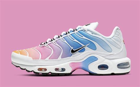 Available Now Nike S Air Max Plus Comes In Captivating Cotton Candy Colors House Of Heat