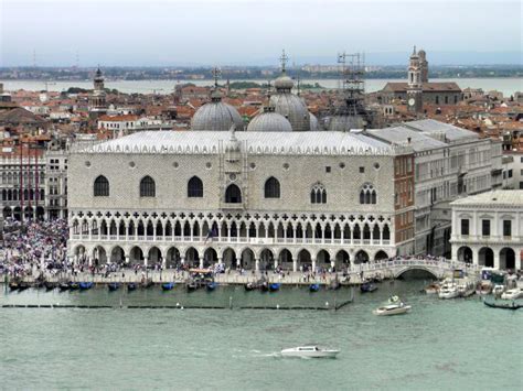 Ich legte mit dem boot bei der station san marco an. Venedig- Stadt in der Lagune