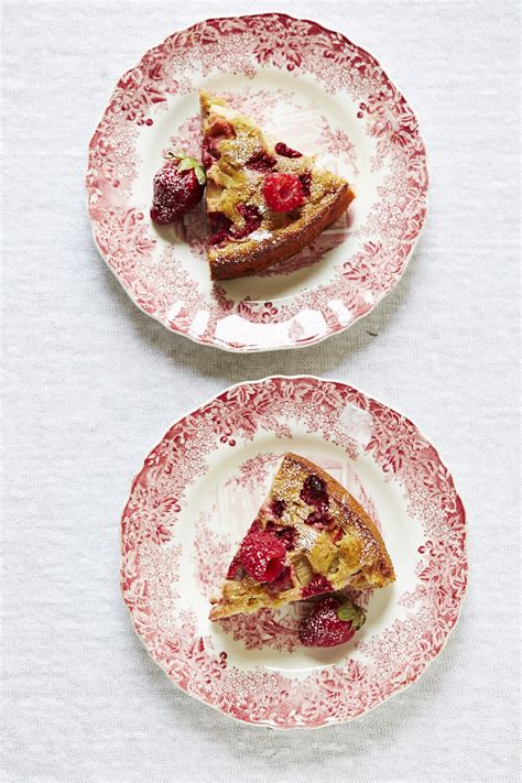 Muttertag steht vor der tür! Erdbeer-Rhabarber-Joghurt-Kuchen-2 | Essen Rezepte