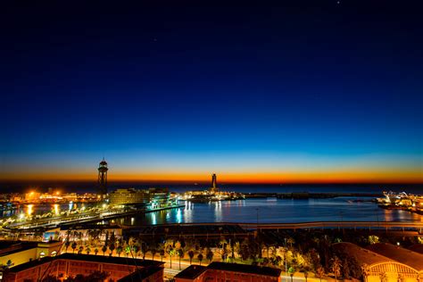 Barcelona at Sunrise | Barcelona's port at sunrise. Venus ca… | Flickr