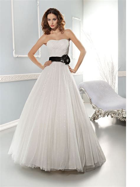 Maybe you would like to learn more about one of these? With a different sash | Kleid hochzeit, Hochzeitskleid ...