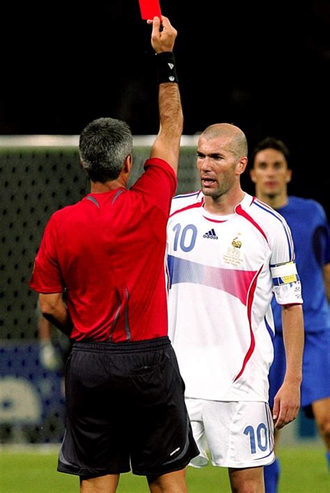 Zidane ki donne un coup de téte a materazzi. zidane_wm-final_2006 | «Zum Runden Leder»