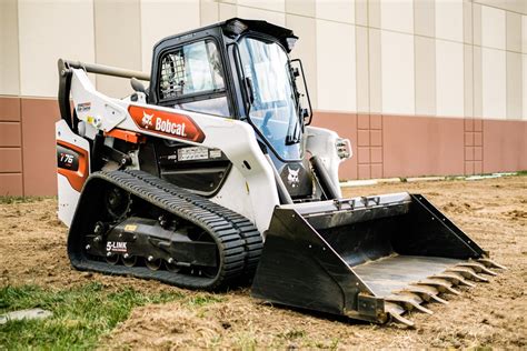 Bobcat S New R Series Skid Steers And Ctls Are Its Toughest And Most Powerful Yet Video