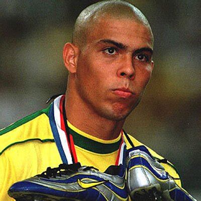 With massive fan following, ronaldo never dissatisfy his fans in terms of play or style. Ronaldo Luís de Lima (@iRonaldofc) | Twitter