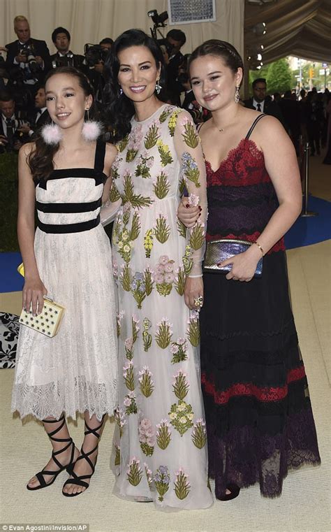 Wendi Murdoch Takes Daughters Chloe And Grace To Met Ball Daily Mail